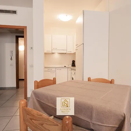 דירה Golden Capitol Palace 2 טרנטו